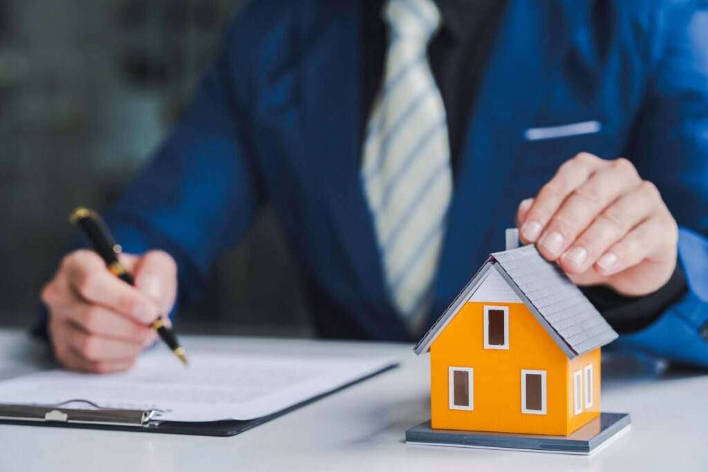 Imgi 12 House Insurance02 1900x1268